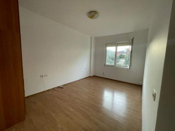 Tirane, jepet me qera apartament 2+1+BLK Kati 3, 110 m² 450 Euro (Rr. Selite e Vjeter)