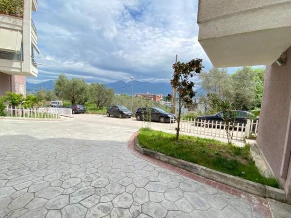 Tirane, jepet me qera apartament 2+1+BLK Kati 1, 122 m² 450 Euro (PETI)