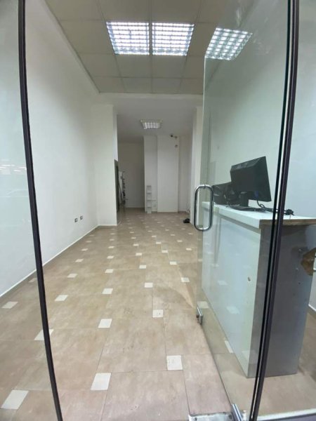 Tirane, shitet dyqan Kati 0, 36 m² 70.000 Euro (Unaza e Re)