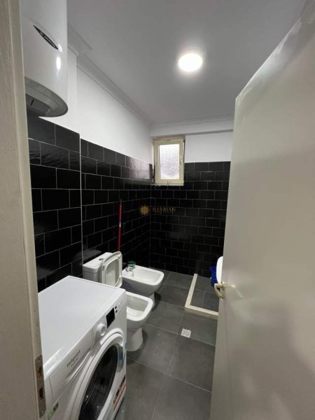 Tirane, jepet me qera apartament 2+1+BLK Kati 5, 88 m² 300 Euro (Shkoze)