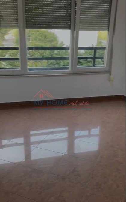Tirane, jepet me qera zyre Kati 3, 106 m² 550 Euro (farmacia nr 10)
