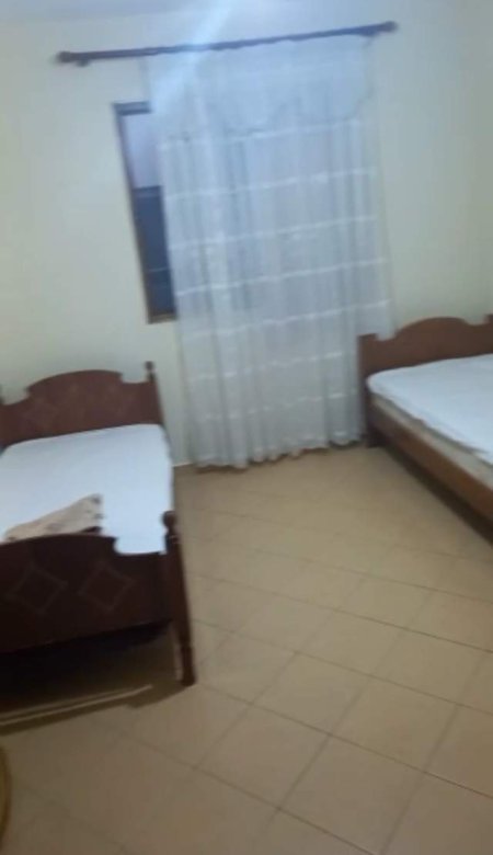 Tirane, jepet me qera apartament 2+1 Kati 1, 90 m² 32.000 Leke (rruga Jordan Misja)