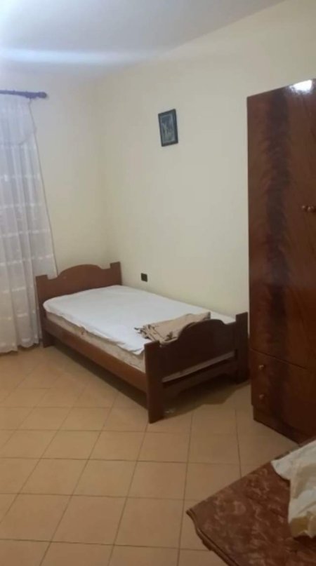 Tirane, jepet me qera apartament 2+1 Kati 1, 90 m² 32.000 Leke (rruga Jordan Misja)
