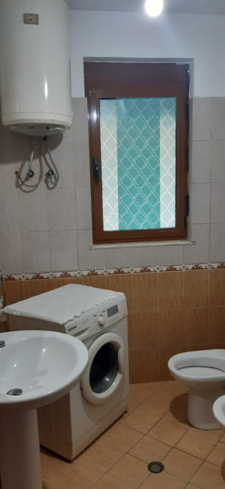 Tirane, jepet me qera shtepi 1+1+BLK Kati 2, 80 m² 30.000 Leke (Siri Kodra)