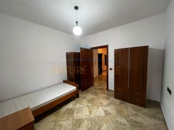 Tirane, jepet me qera apartament 2+1+BLK Kati 6, 134 m² 400 Euro (rruga Frosina Plaku)
