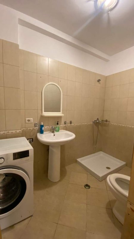 Tirane, jepet me qera apartament 1+1+BLK Kati 7, 70 m² 450 Euro (rruga Nikolla Jorga)