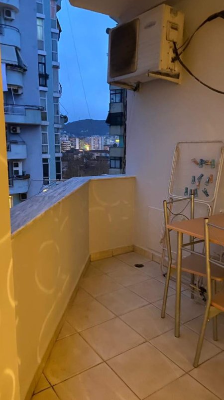 Tirane, jepet me qera apartament 1+1+BLK Kati 7, 70 m² 450 Euro (rruga Nikolla Jorga)