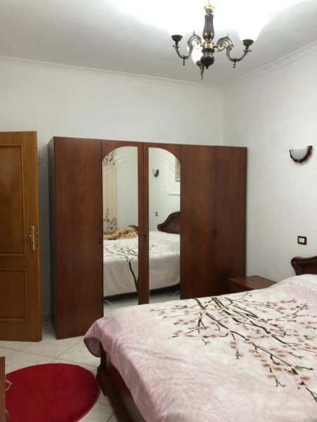 Tirane, jepet me qera Vile 1+1 Kati 2, 70 m² 400 Euro (Konviktetet e Inxhinjerise)