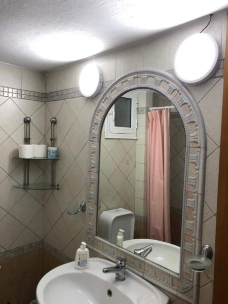 Tirane, jepet me qera Vile 1+1 Kati 2, 70 m² 400 Euro (Konviktetet e Inxhinjerise)