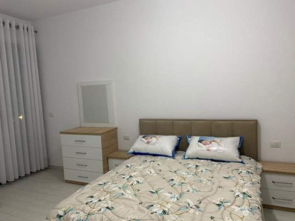 Tirane, jepet me qera apartament 1+1 Kati 4, 75 m² 400 Euro (Ish Fusha e Aviacionit)