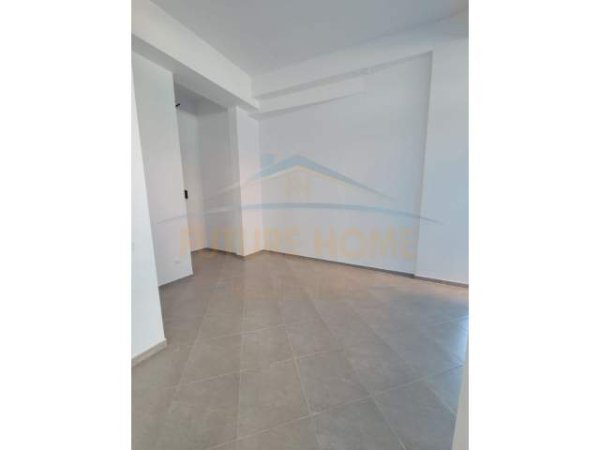 Tirane, shitet ambjent biznesi Kati 0, 50 m² 80.000 Euro (Kinostudio)