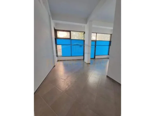 Tirane, shitet ambjent biznesi Kati 0, 50 m² 80.000 Euro (Kinostudio)