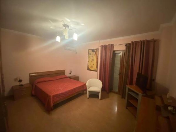 Tirane, jepet me qera apartament 2+1+BLK Kati 10, 95 m² 700 Euro (Rruga e Elbasanit)