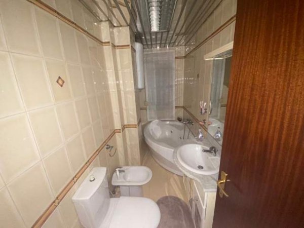 Tirane, jepet me qera apartament 2+1+BLK Kati 10, 95 m² 700 Euro (Rruga e Elbasanit)