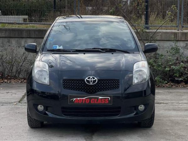 Tirane, shes makine Toyota yaris Viti 2007, 4.200 Euro