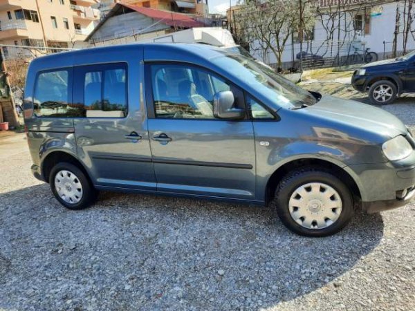 Tirane, shes Volkswagen Caddy Viti 2007, 8.000 Euro