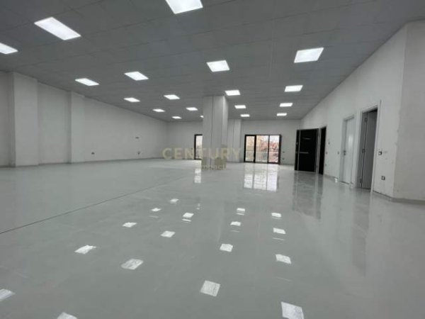 Tirane, jepet me qera ambjent biznesi Kati 1, 296 m² 2.400 Euro (Farmacia 10)