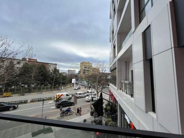 Tirane, jepet me qera ambjent biznesi Kati 1, 296 m² 2.400 Euro (Farmacia 10)