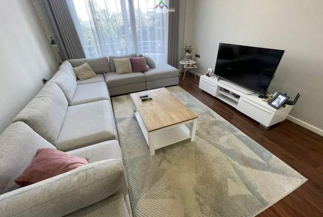 Tirane, jepet me qera Vile 3 Katshe Kati 3, 400 m² 2500 Euro (Mjull-Bathore)