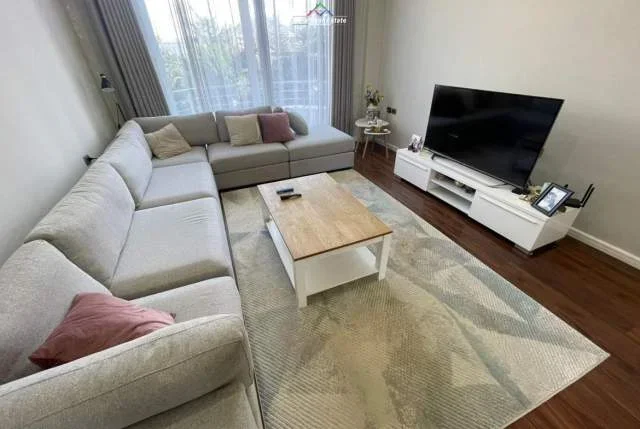 Tirane, jepet me qera Vile 3 Katshe Kati 3, 400 m² 2500 Euro (Mjull-Bathore)