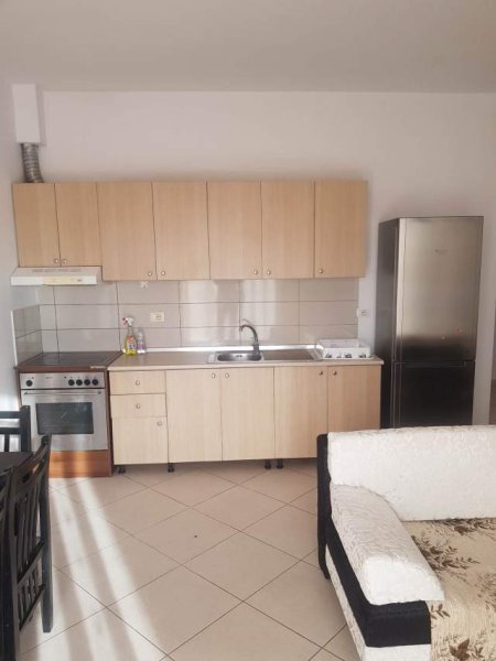 Tirane, jepet me qera apartament 1+1+BLK Kati 8, 25.000 Leke (Thoma Koxhaj)