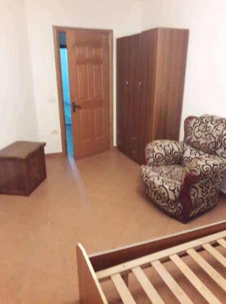 Tirane, jepet me qera apartament 1+1 Kati 1, 35.000 Leke (Rruga 5 Maji)