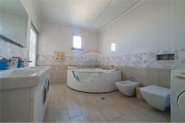 Tirane, shitet apartament 294 m² 360.000 Euro (rruga saraceve)