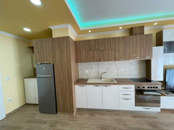 Tirane, jepet me qera apartament 1+1 Kati 6, 95 m² 500 Euro (Fusha e aviacionit)