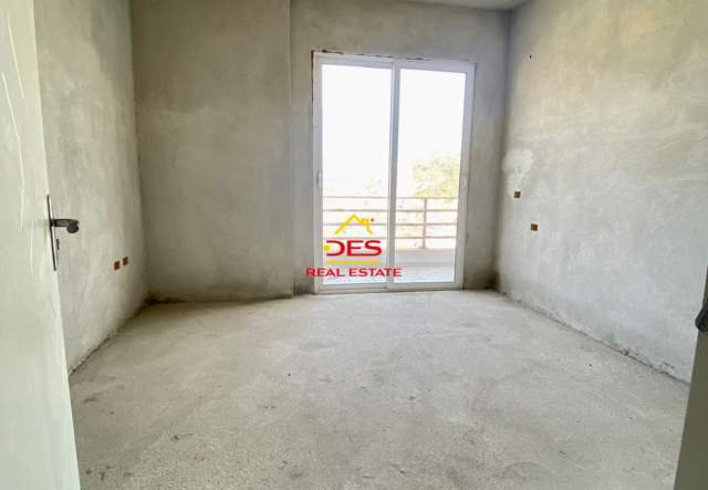Vlore, shitet apartament 2+1+BLK Kati 5, 107 m² 580 Euro/m2 (Rruga Pelivan Leskaj)