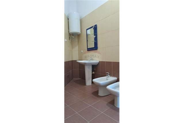 Tirane, jepet me qera apartament Kati 3, 124 m² 450 Euro (ali demi)