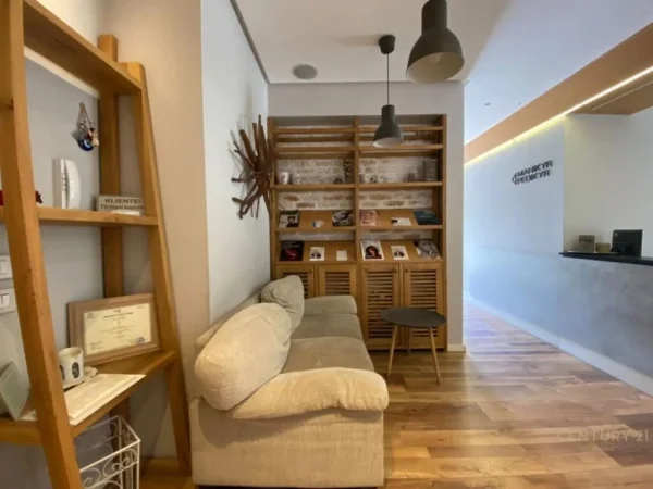 Tirane, jepet me qera ambjent biznesi Kati 1, 108 m² 1.500 € (Don Bosko)