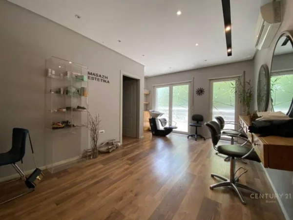 Tirane, jepet me qera ambjent biznesi Kati 1, 108 m² 1.500 € (Don Bosko)