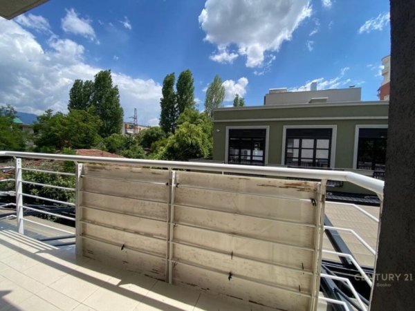 Tirane, jepet me qera ambjent biznesi Kati 1, 108 m² 1.500 € (Don Bosko)