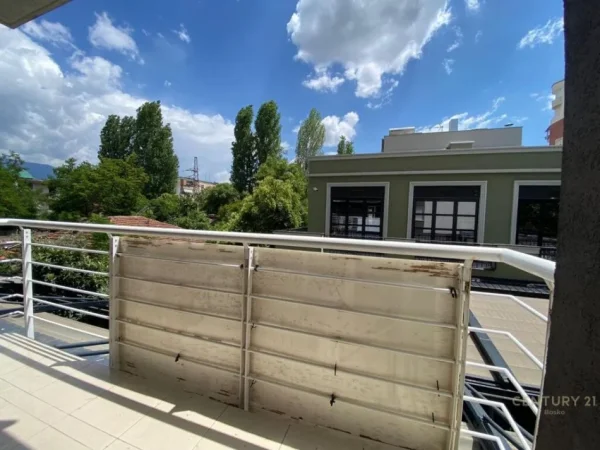 Tirane, jepet me qera ambjent biznesi Kati 1, 108 m² 1.500 € (Don Bosko)