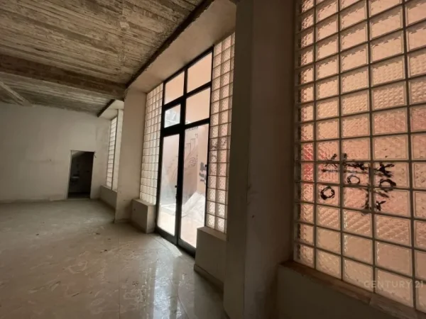 Tirane, jepet me qera ambjent biznesi , 1.500 m² 12.500 € (Komuna e Parisit)