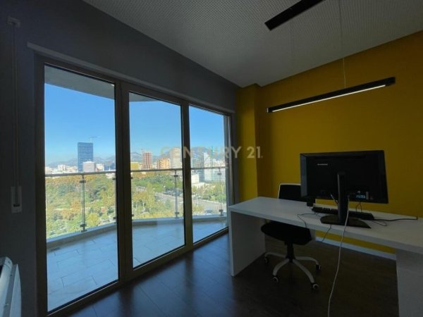 Tirane, jepet me qera ambjent biznesi Kati 12, 167 m² 3.000 € (Ish Blloku)