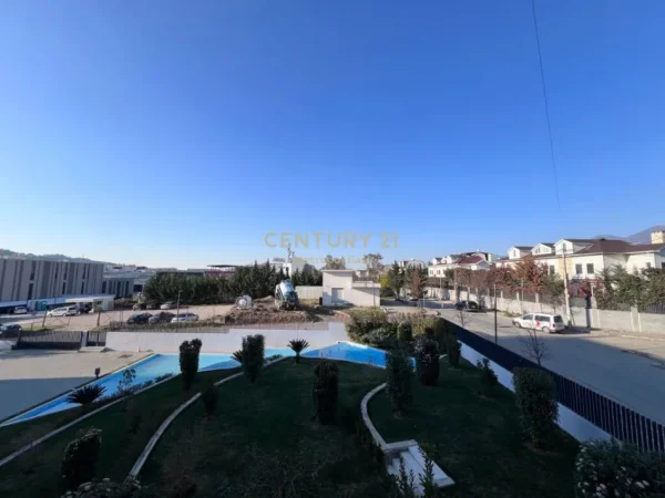 Tirane, jepet me qera ambjent biznesi , 1.400 m² (Teg)