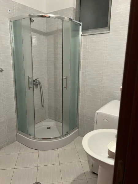 Tirane, jepet me qera apartament 2+1 Kati 8, 61 m² 450 € (Astir, Ish-Alfa Bank)