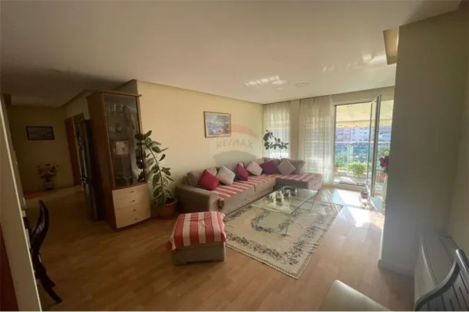 Tirane, jepet me qera apartament 2+1 Kati 7, 95 m² 850 € (Blloku, Garda)
