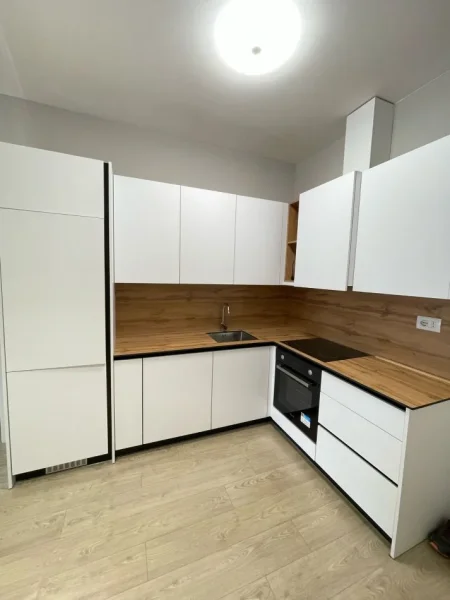 Tirane, jepet me qera apartament 2+1 Kati 15, 110 m² 1.100 € (Rruga e Kavajes)