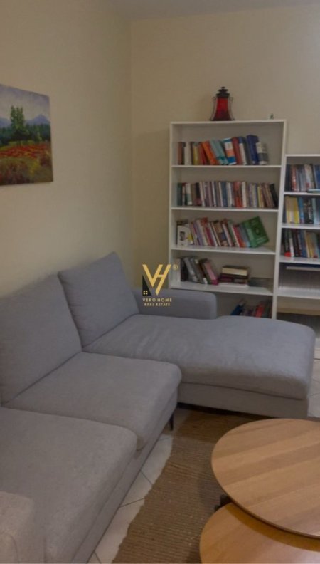 Tirane, jepet me qera apartament 3+1+Ballkon Kati 2, 120 m² 800 € (QENDER)