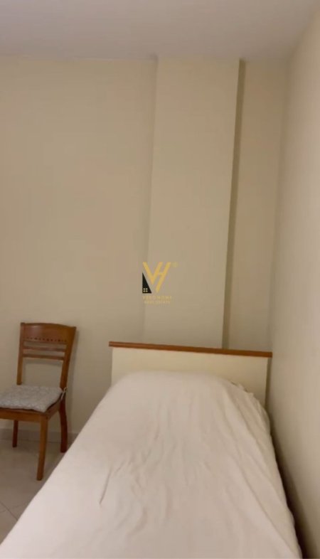 Tirane, jepet me qera apartament 3+1+Ballkon Kati 2, 120 m² 800 € (QENDER)