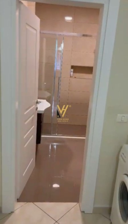 Tirane, jepet me qera apartament 3+1+Ballkon Kati 2, 120 m² 800 € (QENDER)