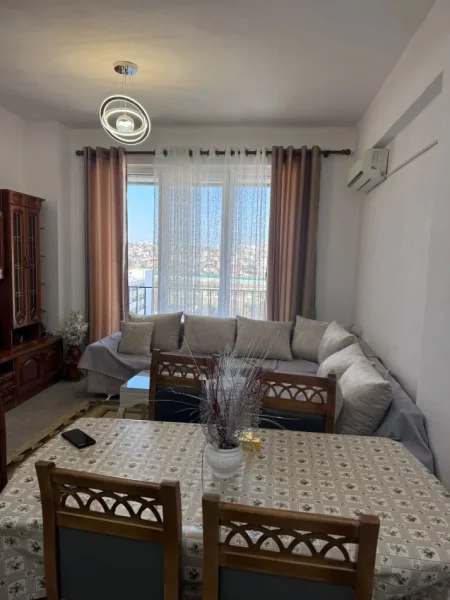 Tirane, jepet me qera apartament 2+1+Ballkon Kati 6, 90 m² 500 € (ne fund te rruges 5 Maj tek Ndertimet e reja)