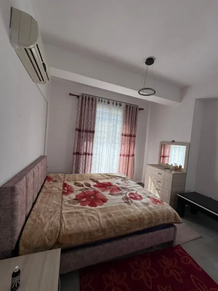 Tirane, jepet me qera apartament 2+1+Ballkon Kati 6, 90 m² 500 € (ne fund te rruges 5 Maj tek Ndertimet e reja)