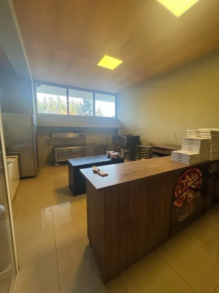 Tirane, jepet me qera lokal Kati 0, 313 m² 2.000 € (Kompleksi Malajzian)