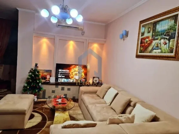 Tirane, shes apartament 1+1+Ballkon Kati 8, 81 m² 183.000 € (Qender)