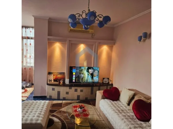 Tirane, shes apartament 1+1+Ballkon Kati 8, 81 m² 183.000 € (Qender)