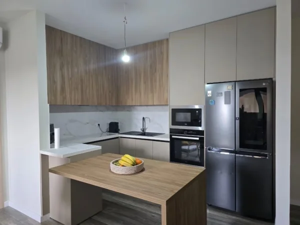 Tirane, shitet apartament 2+1+Ballkon Kati 3, 299.000 €