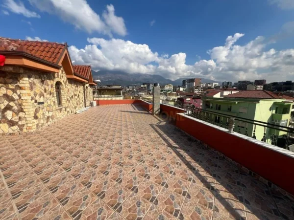 Tirane, jepet me qera Vile 4 Katshe , 841 m² 4500 € (Rruga Besim Fagu)